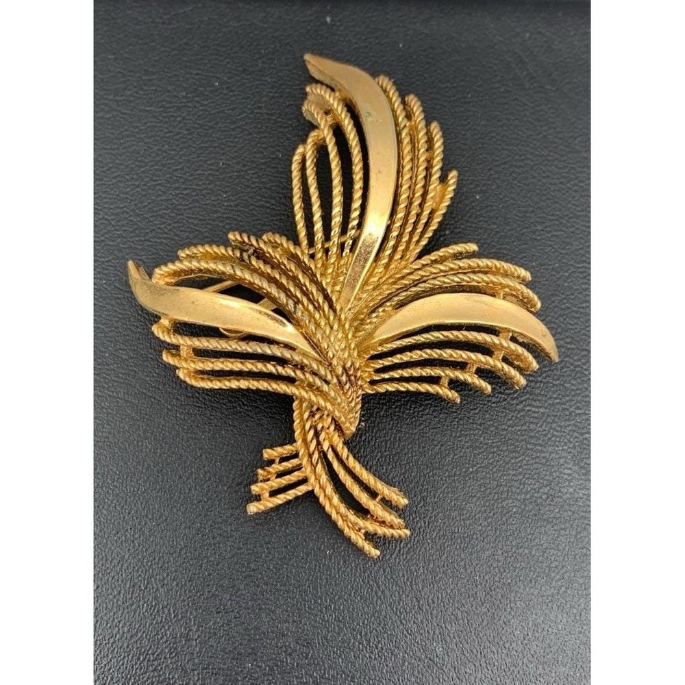 Vintage Crown Trifari Gold Tone Wheat Fluer-de-Lis Brooch